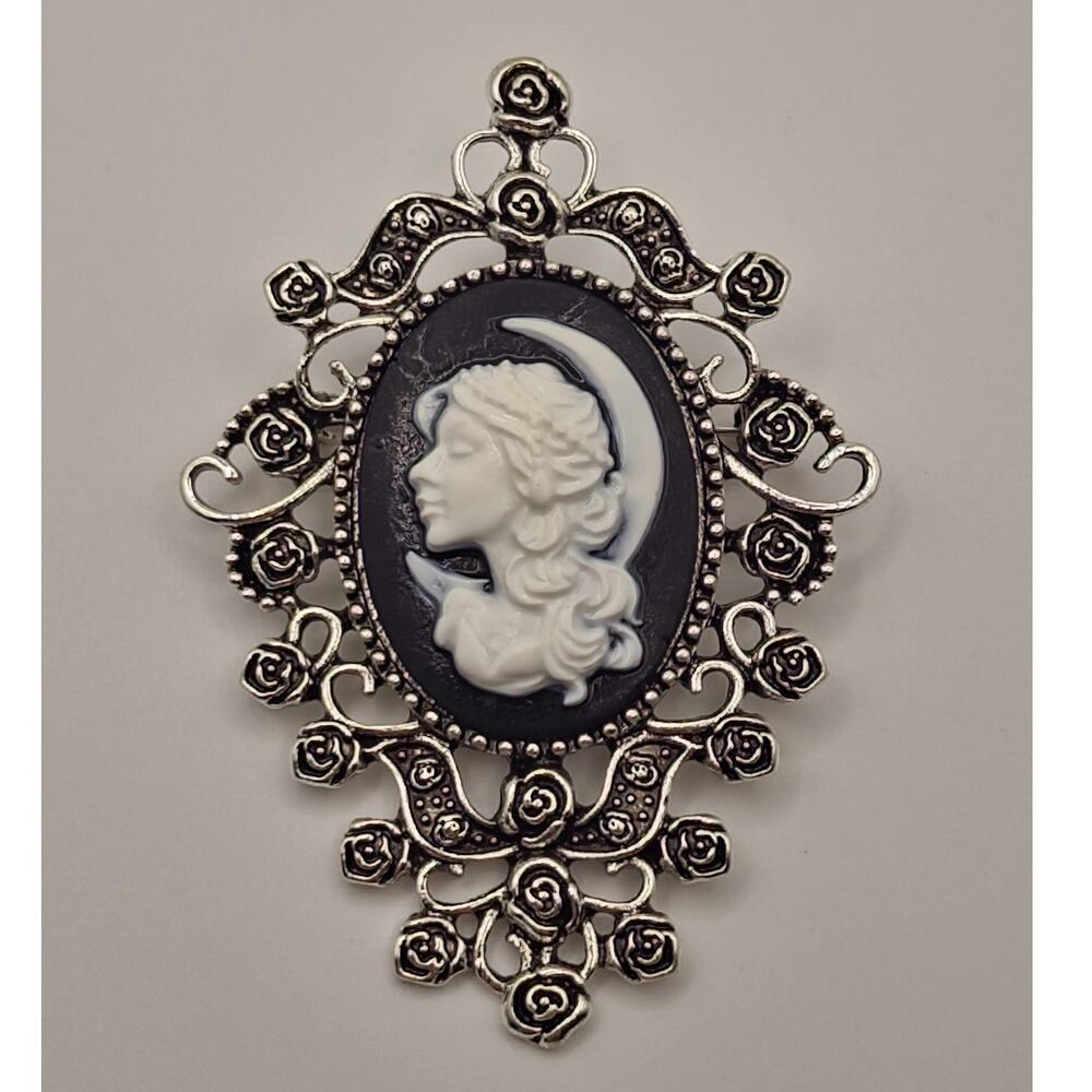 Black & White Moon Goddess Cameo Brooch Silver Tone Metal Roses Frame